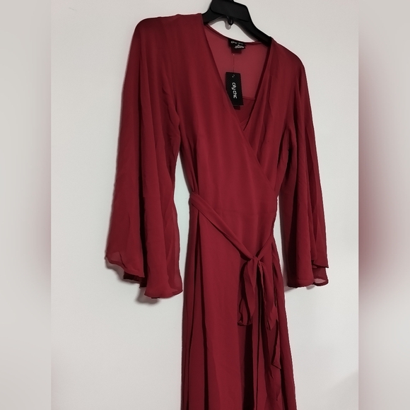 New Elegant Red Wrap Dress / Size 14 - Picture 3 of 12